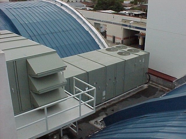 MVC-006F Salto Shopping rooftop